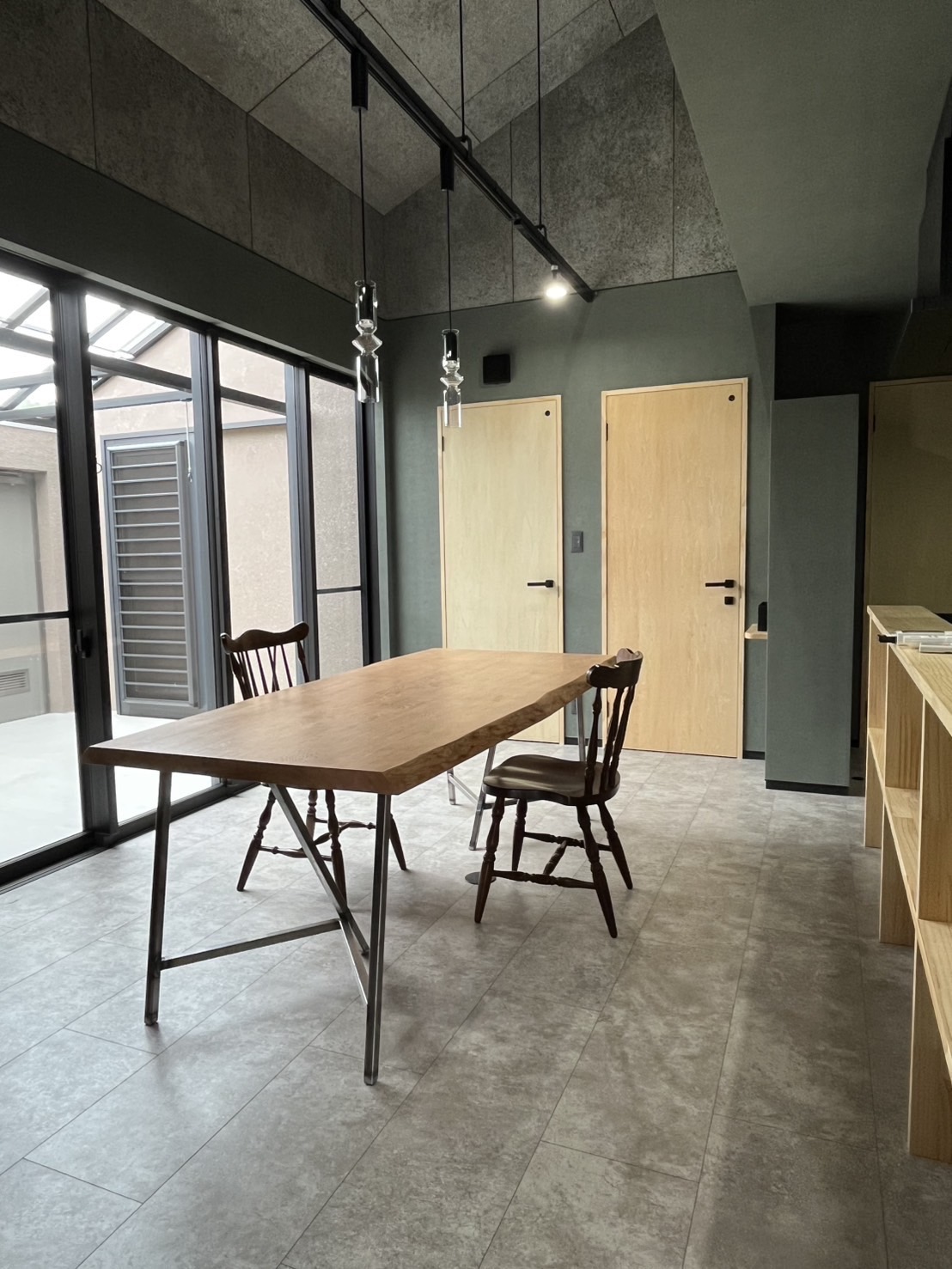 木の表情を生かした建具と造作の仕事 23